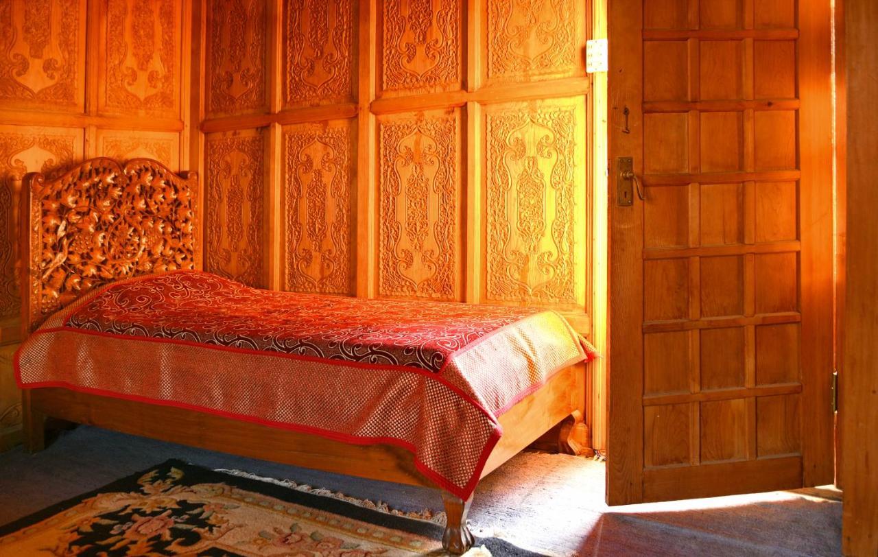 מלון Srīnagar De Laila House Boat By Sterling מראה חיצוני תמונה